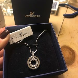 SWAROVSKI CIRCLE PENDANT NECKLACE